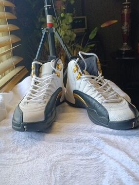 AIR JORDAN 12 RETRO "ROYAL TAXI" PRE-OWNED